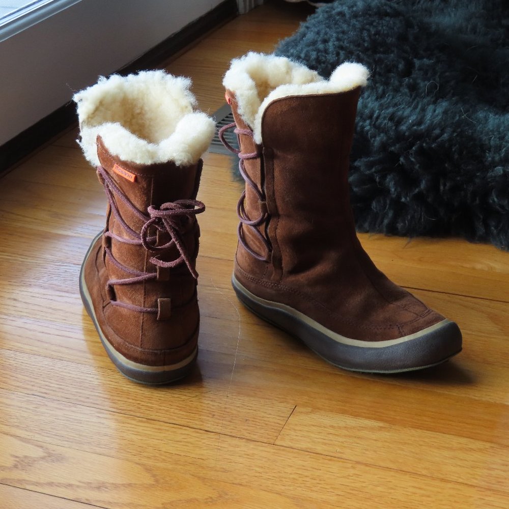 Snow boots genuine suede leather 6.5 lace up rubber sole moccasin Sebago booties